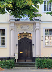 Eingangstür des Amtsgerichts Ratingen Eingangstür des Amtsgerichts Ratingen
